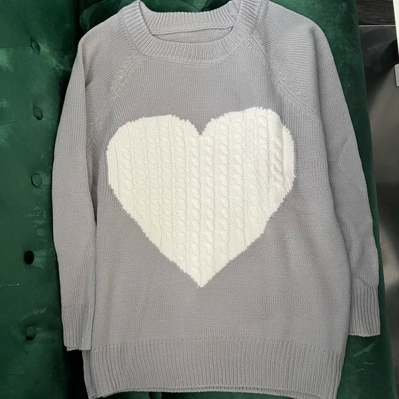 NEW Grey with White Heart Pull-Over Sweater (brand new in bag) size Medium - Picture 6 of 7
